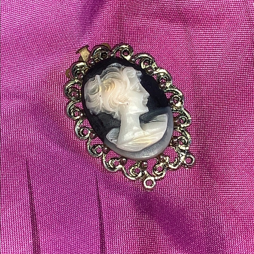 Vintage blue cameo pendant Japan